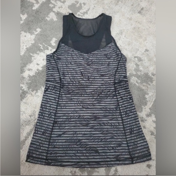 Lululemon Running In The City Tank in Stripe Play Slate Black Size 4 - Picture 6 of 7